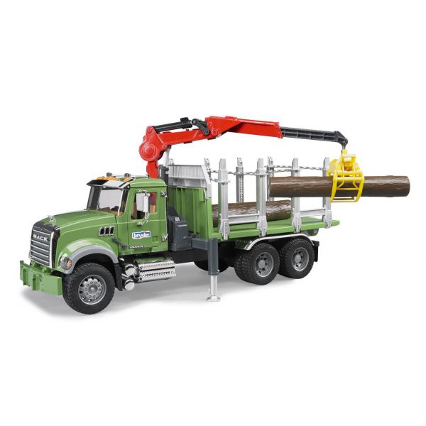 Log transport with MACK Granite crane