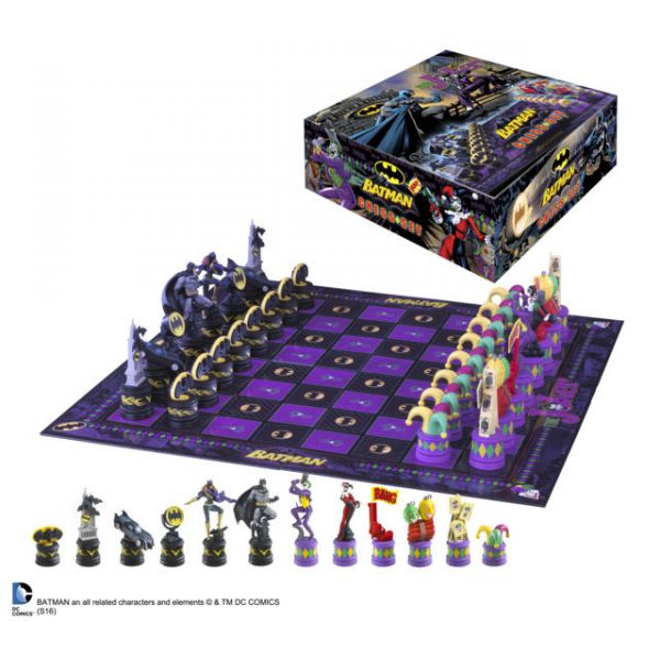 Batman - Dark Knight vs Joker chess set
